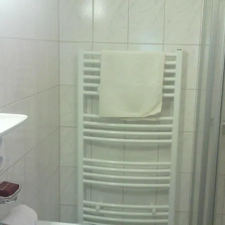 Krinserhof Easy-rooms לינה וארוחת בוקר זיפלד אין טירול